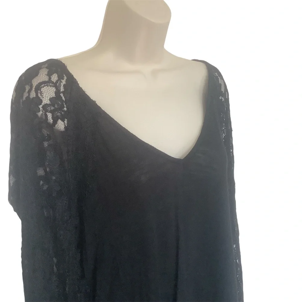 NWOT Ecote Black Long Sleeve Lace Fringe Crochet Top Shirt Size M